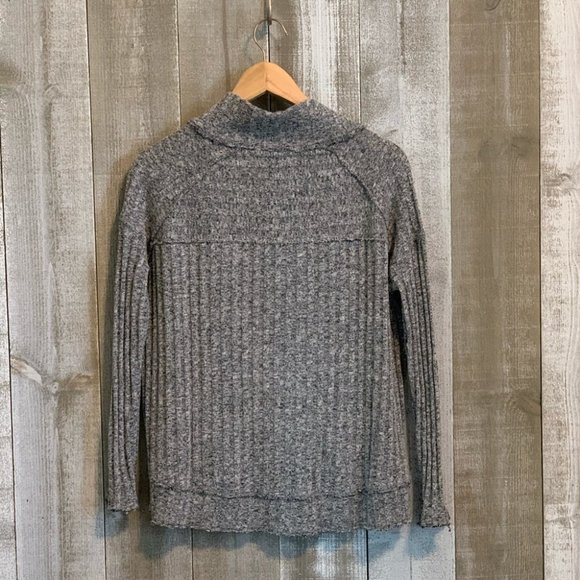 {Free People} High-Low Hem top - Picture 9 of 9